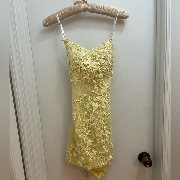 Sherri Hill Butter Yellow Fairy Dress  Rhinestone Floral Lace  Size 00 - Picture 6 of 11